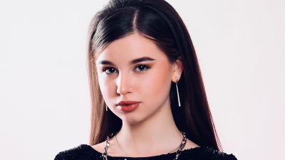 Bild på artisten Maria Sur.